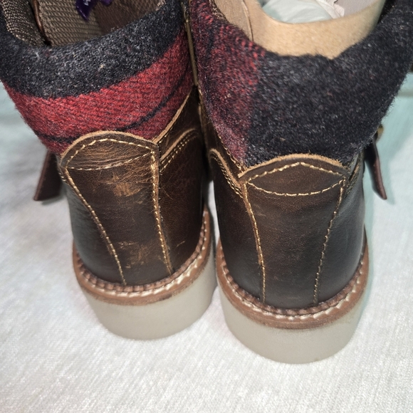 Bionica Brown Women Boots with Red Laces - Picture 5 of 9